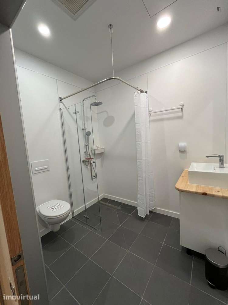 Quarto - localizado em Lisbon - Grande imagem: 4/19