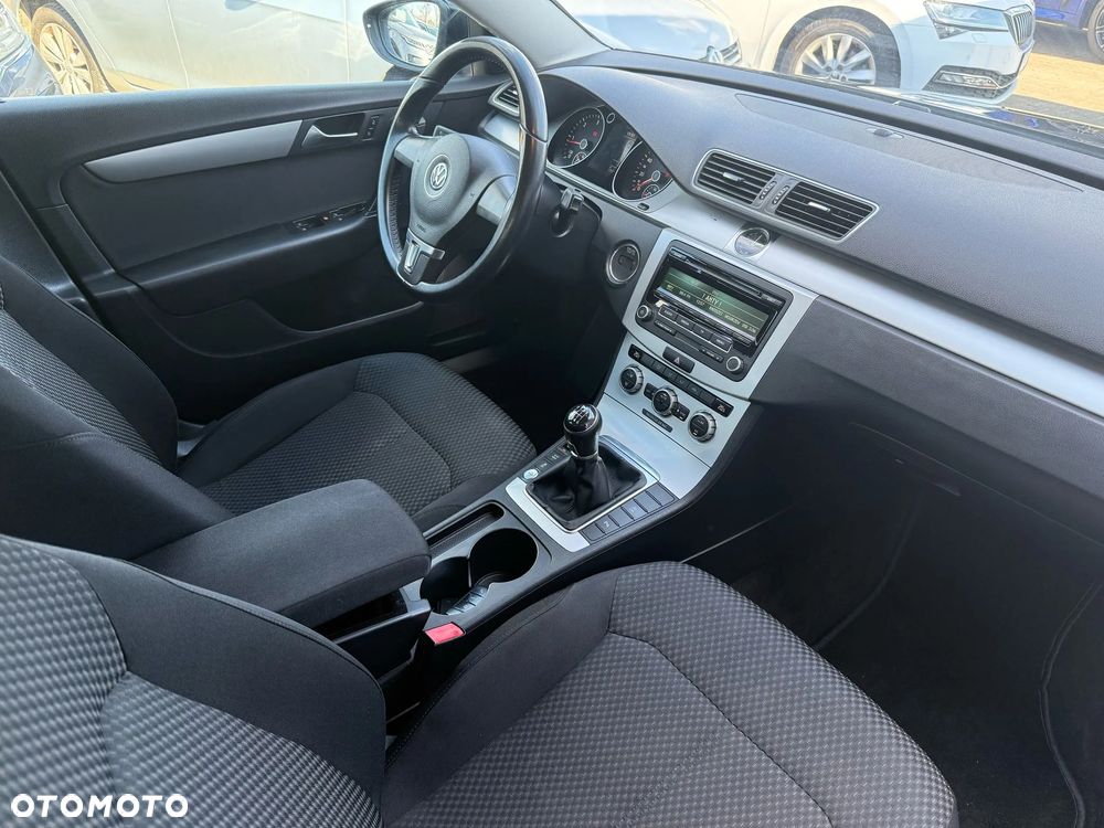 Volkswagen Passat 1.6 TDI Comfortline - 20