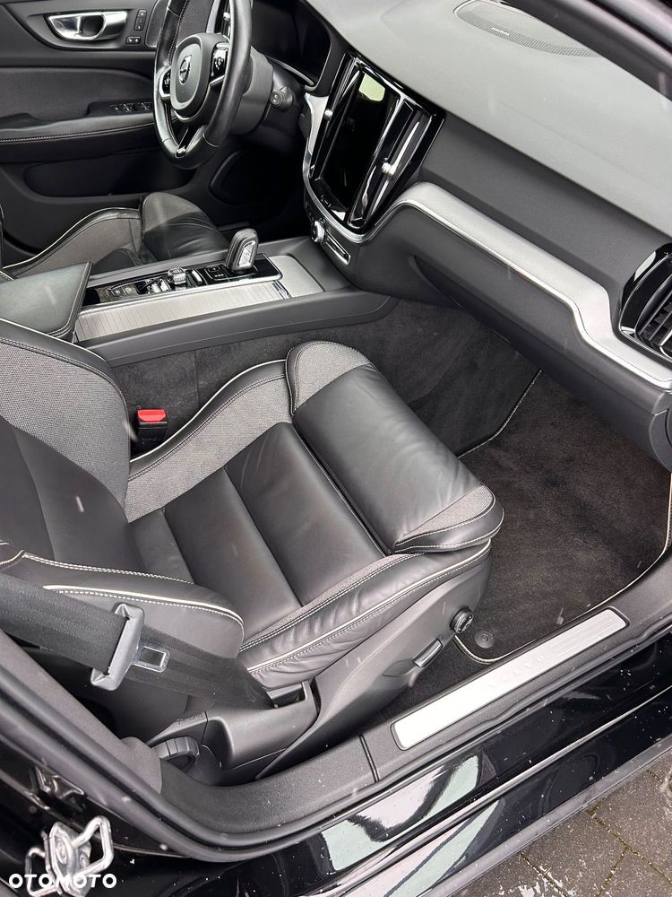 Volvo V60 D4 R-Design - 13