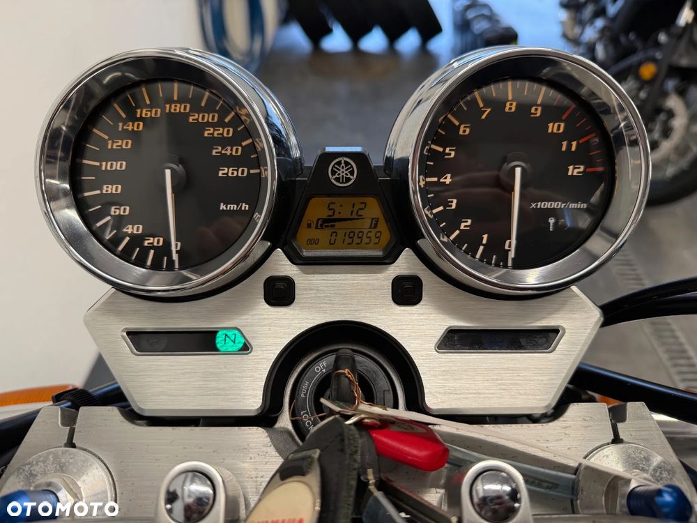 Yamaha XJR - 8