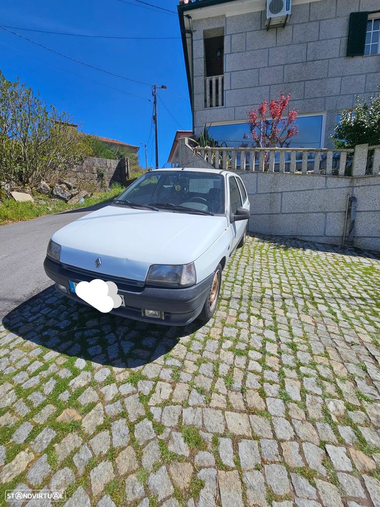 Renault Clio 1.2 RT - 1