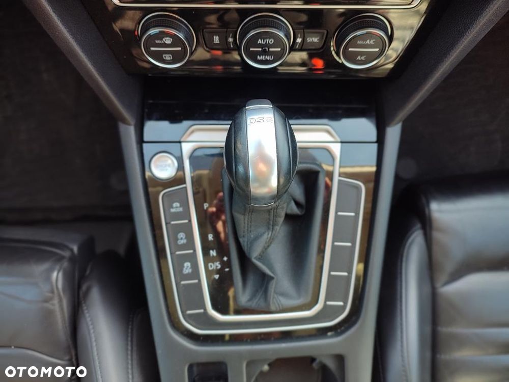 Volkswagen Passat 2.0 TDI SCR 4Motion DDG Highline - 15