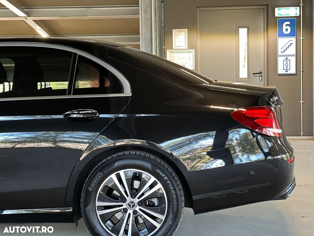 Mercedes-Benz E 220 d T 9G-TRONIC AMG Line - 4