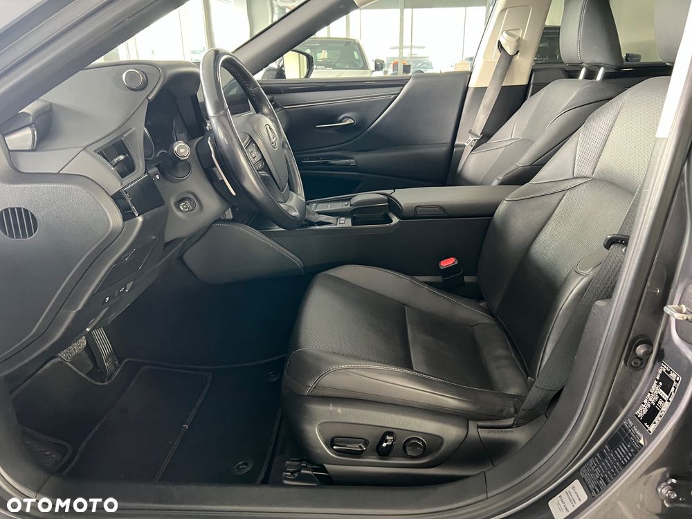 Lexus ES 300h Business Edition + - 21