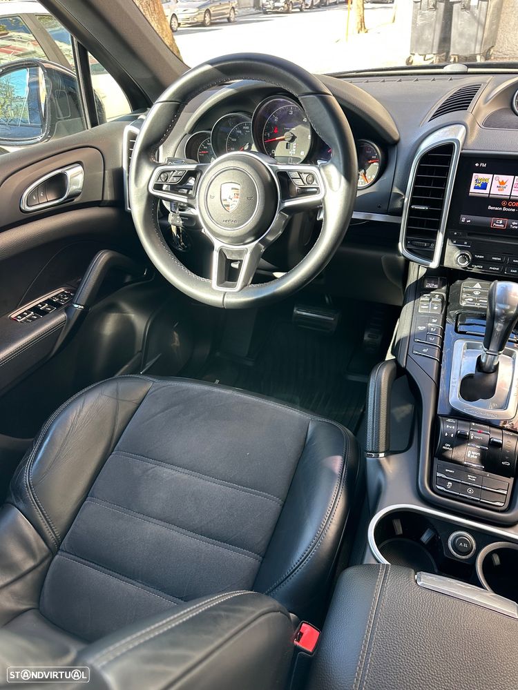 Porsche Cayenne Platinum Edition - 15