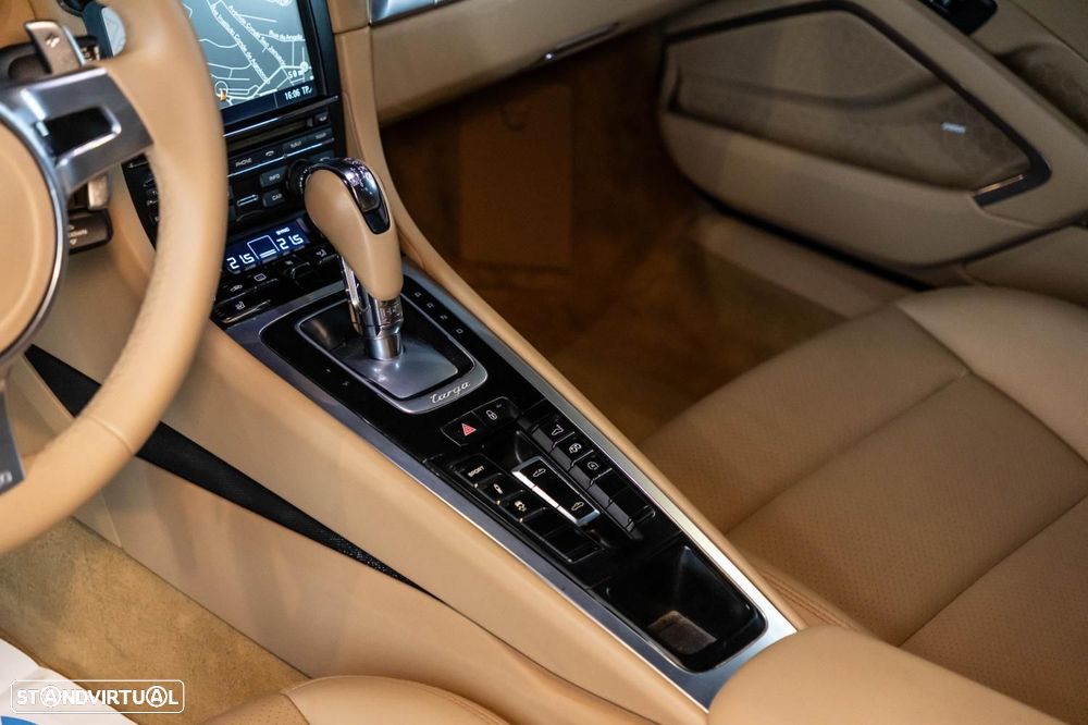 Porsche 911 Série F - 41