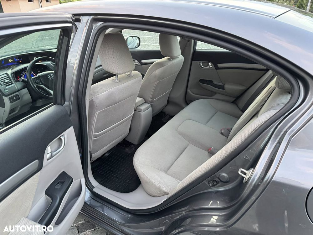 Honda Civic 1.8 MT ES - 10