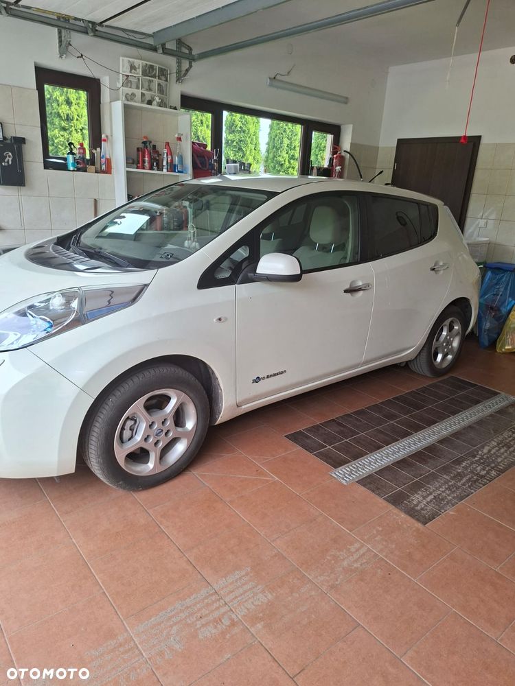 Nissan Leaf 24 kWh (mit Batterie) Visia + - 2
