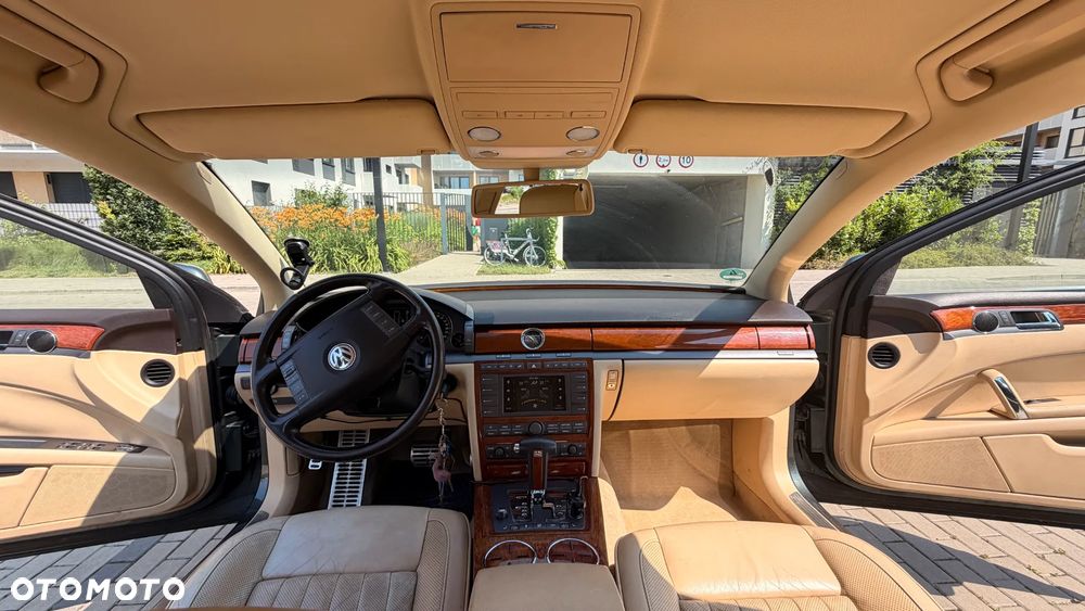 Volkswagen Phaeton - 2