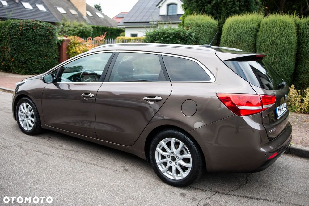 Kia Ceed 1.6 GDI ISG Vision - 12