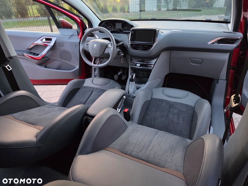 Peugeot 208 - 36