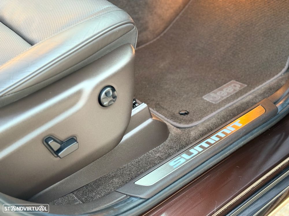 Jeep Grand Cherokee 5.7 V8 HEMI 4WD Auto Summit - 29