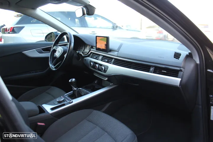 Audi A4 Avant 2.0 TDI Advance - 35