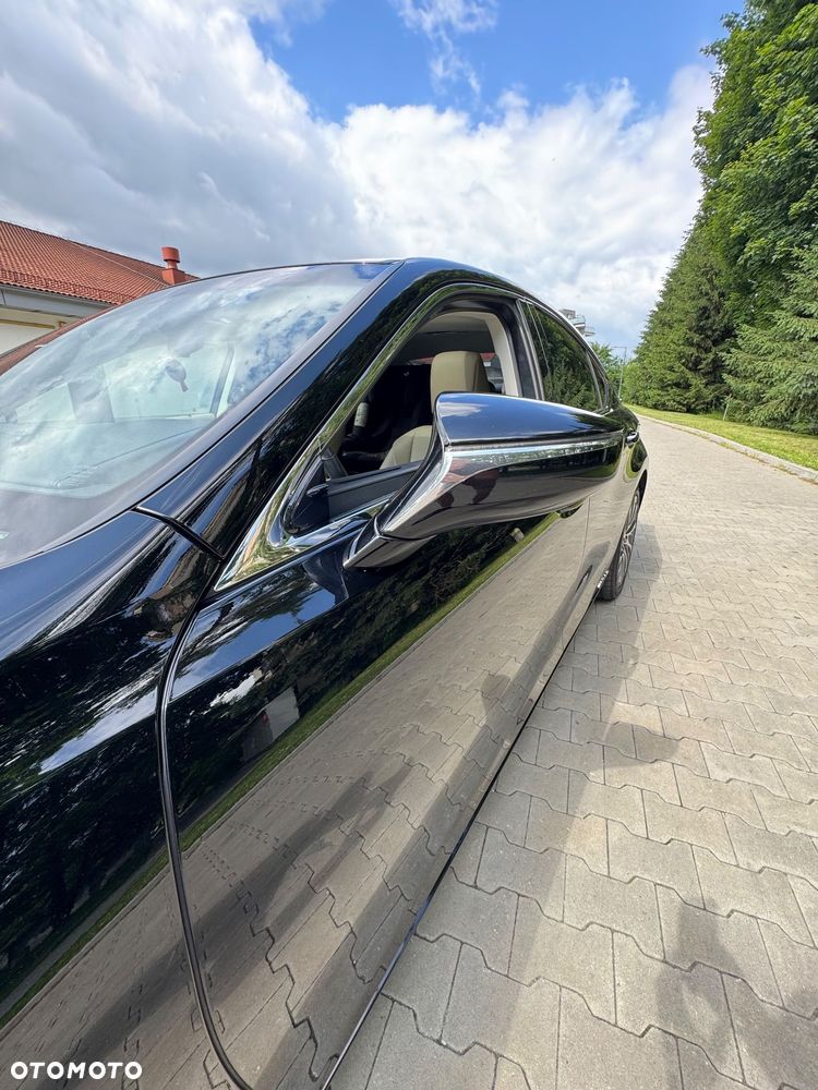Lexus ES 300h Business Edition + - 32
