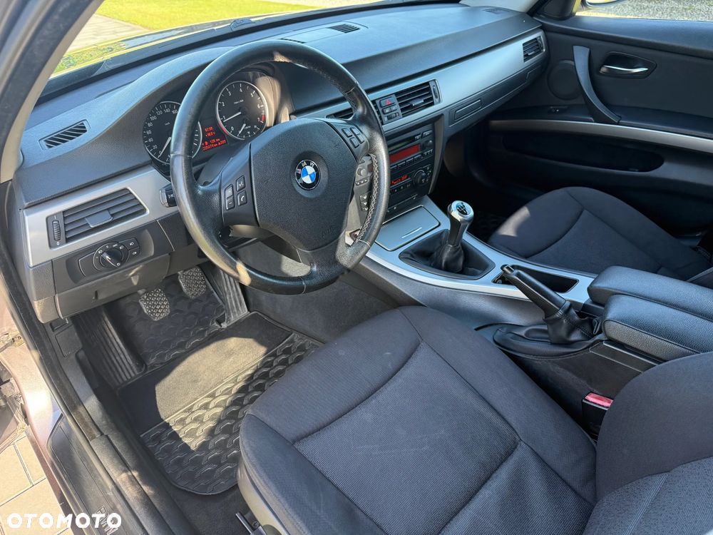 BMW Seria 3 320i - 11
