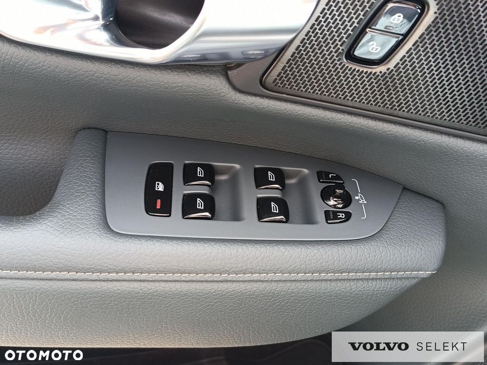 Volvo V90 Cross Country - 17