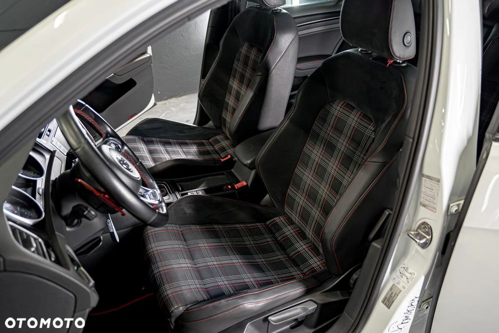 Volkswagen Golf GTI (BlueMotion Technology) DSG Performance - 30