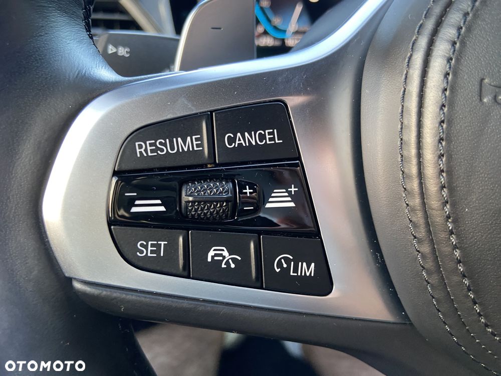 BMW Seria 3 330e M Sport - 18