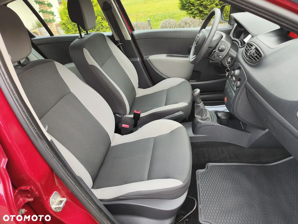 Renault Clio 1.2 16V 75 Expression - 10