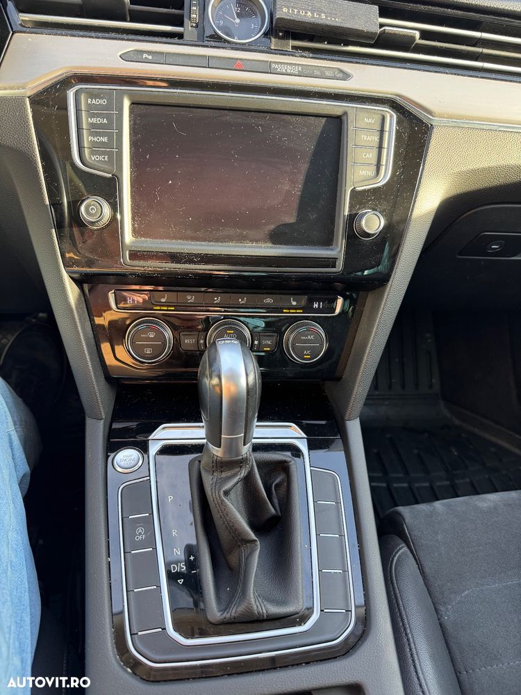 Volkswagen Passat - 12