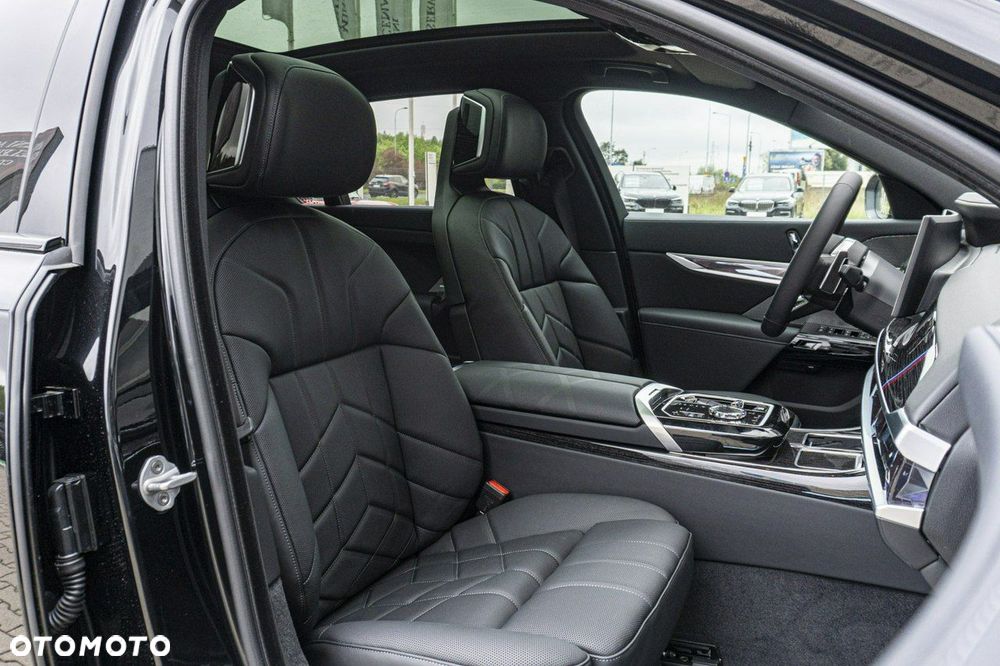 BMW Seria 7 - 29