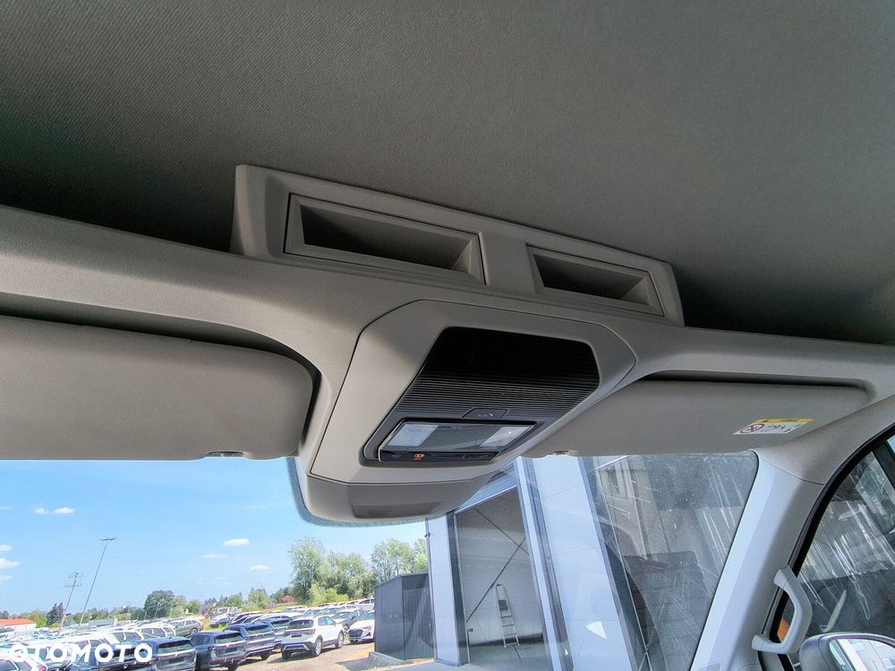 Volkswagen Crafter 2,0 l EURO VI SCR 163 KM / skrzynia biegów: Przedni napęd automatyczna 8-biegowa rozstaw osi: 4490 mm - 18