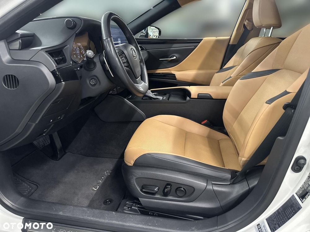 Lexus ES 300h Business Edition - 12