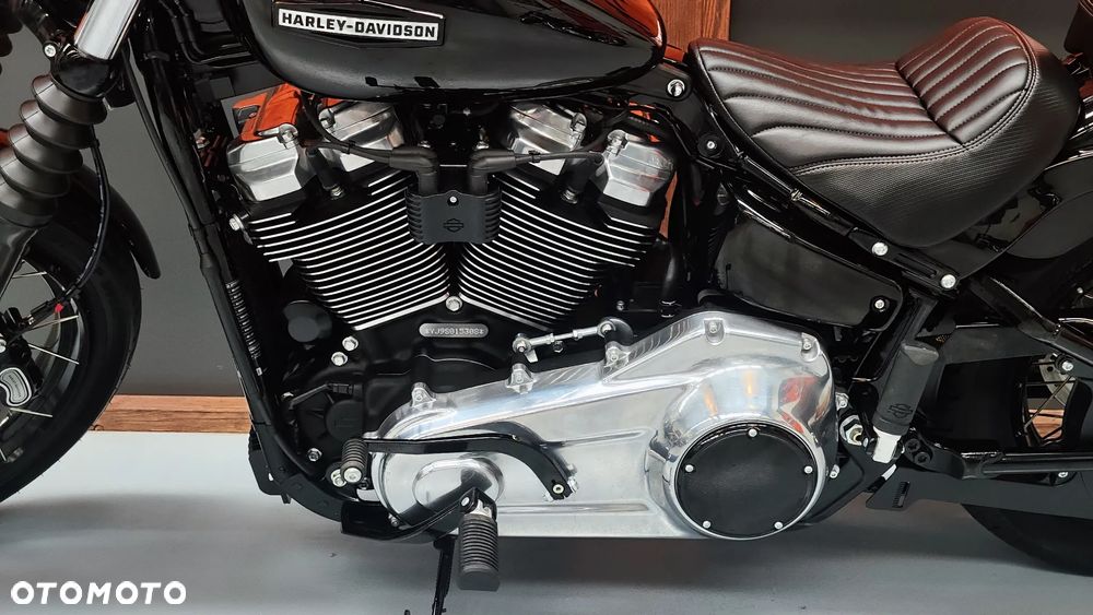 Harley-Davidson Softail Street Bob - 25