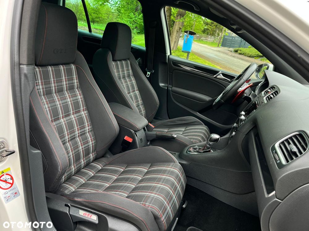 Volkswagen Golf 2.0 GTI DSG - 29