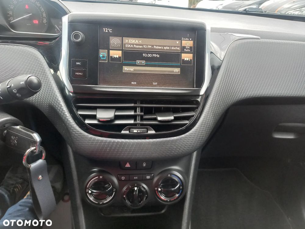 Peugeot 2008 BlueHDi 100 STOP & START Style - 26