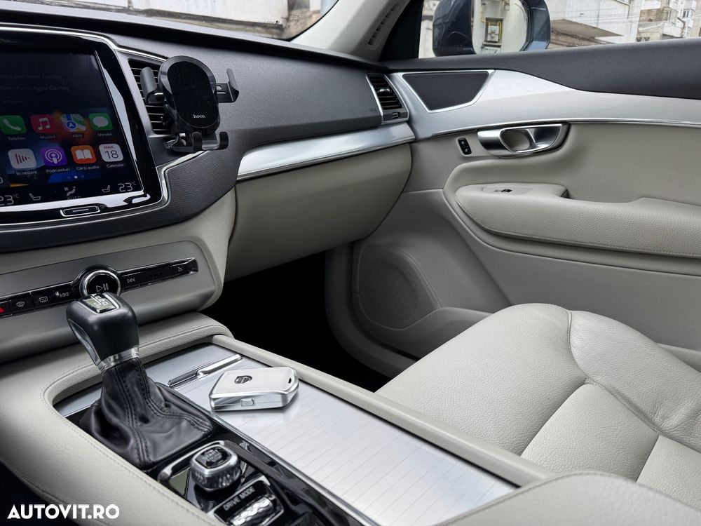 Volvo XC 90 D5 AWD Geartronic Momentum - 25