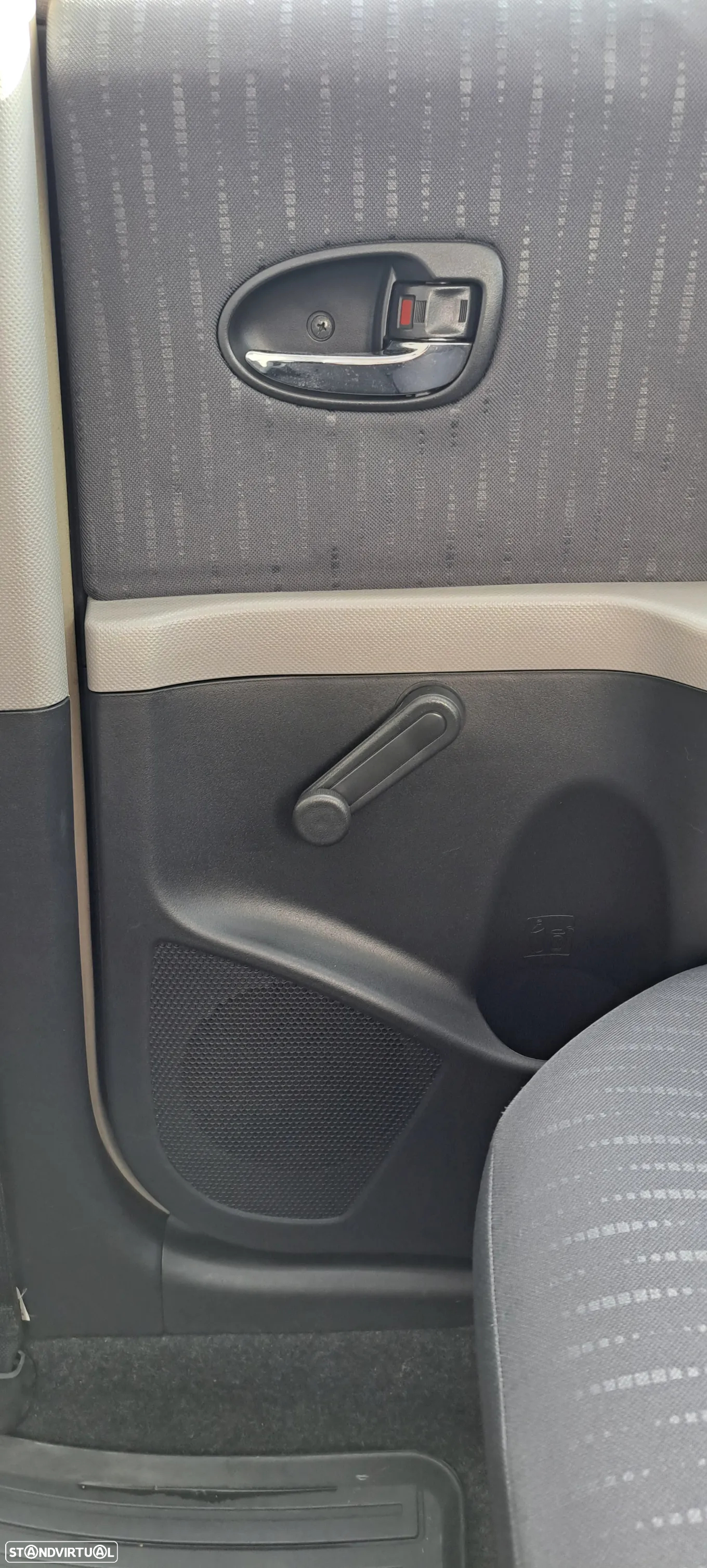 Toyota Yaris 1.4 D-4D AC Manual - 25