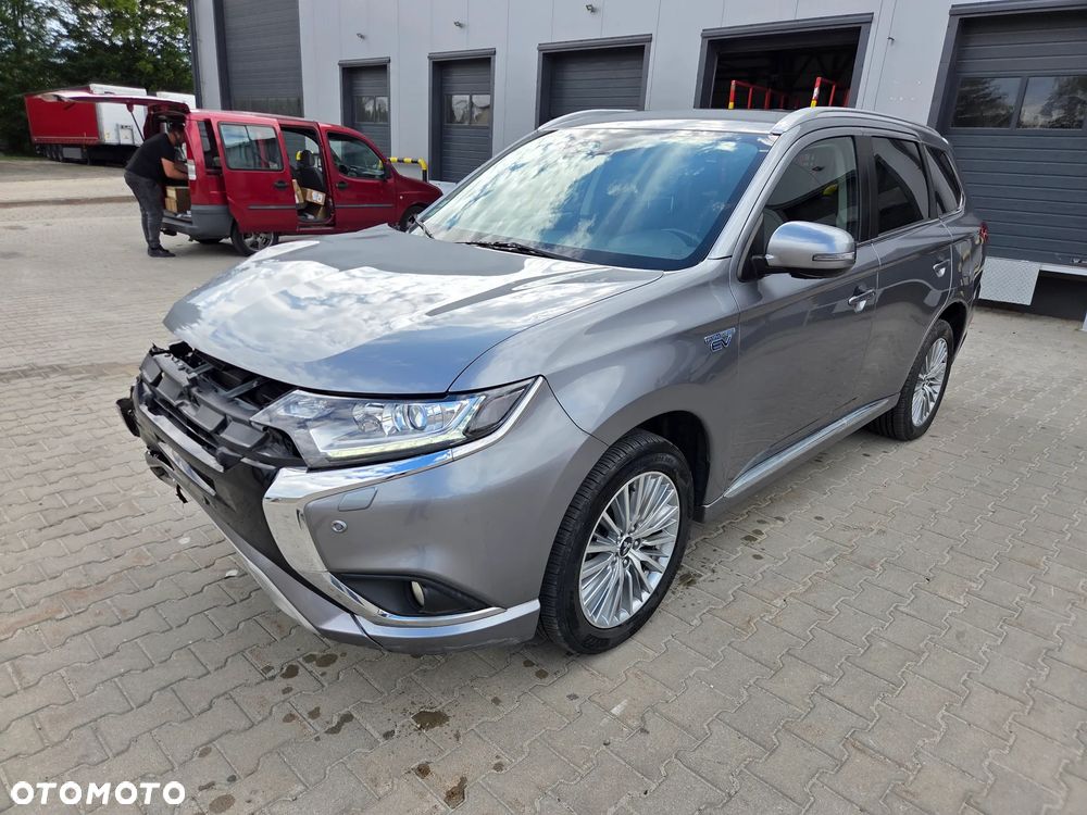 Mitsubishi Outlander - 12