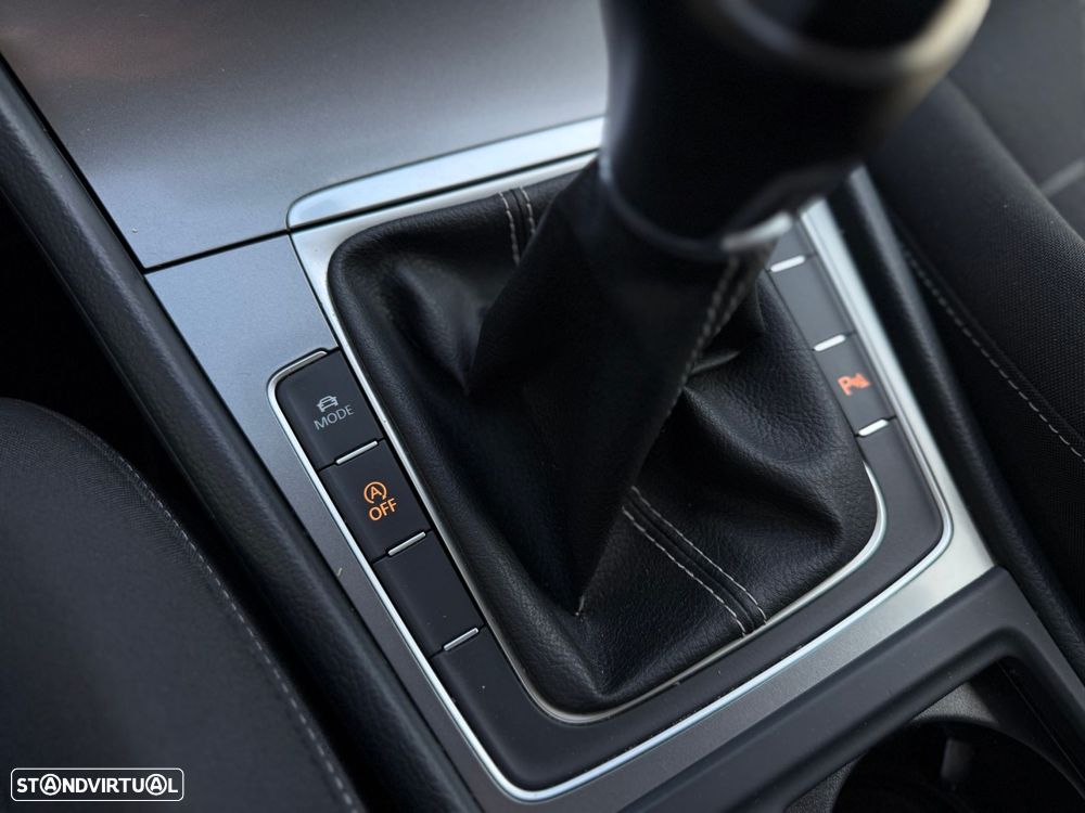 VW Golf 2.0 TDI Highline - 38