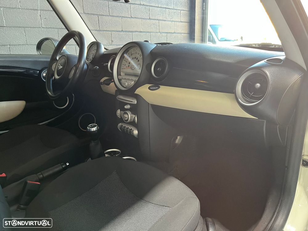 MINI 3 Portas One - 20