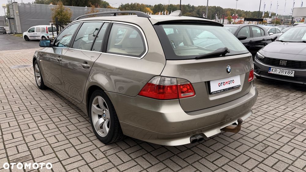 BMW Seria 5 525i Touring - 13