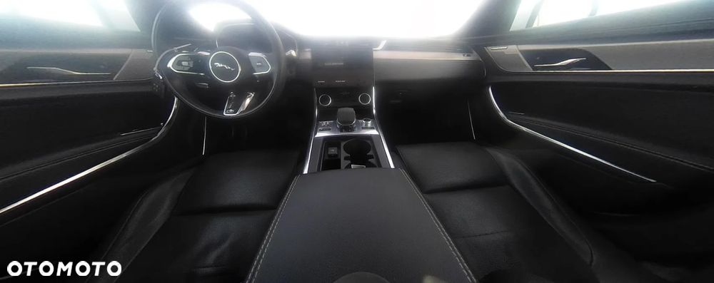 Jaguar XF P300 AWD R-Dynamic SE - 11