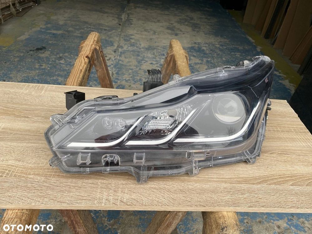 LAMPA PRZEDNIA LEWA TOYOTA COROLLA E21 SEDAN SOCZEWKA 81150-02T31-00 - 1