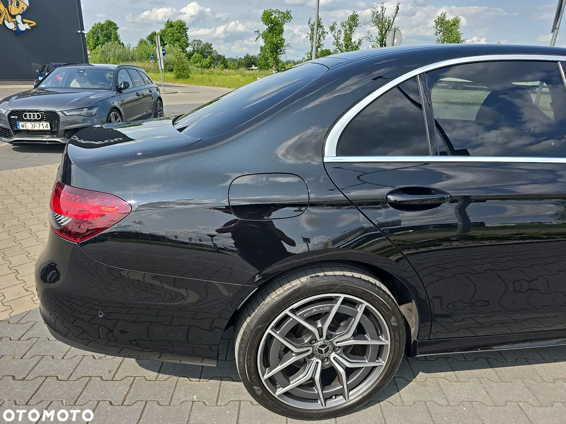 Mercedes-Benz Klasa E 300 de AMG - 4