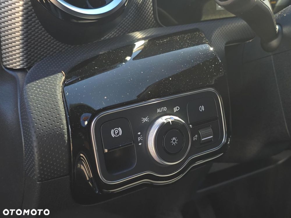 Mercedes-Benz CLA 200 d Progressive 8G-DCT - 15