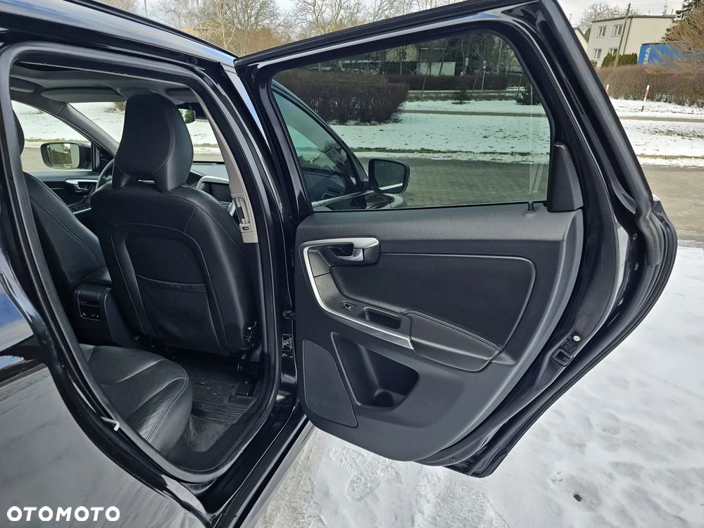 Volvo XC 60 D5 AWD Geartronic Summum - 26