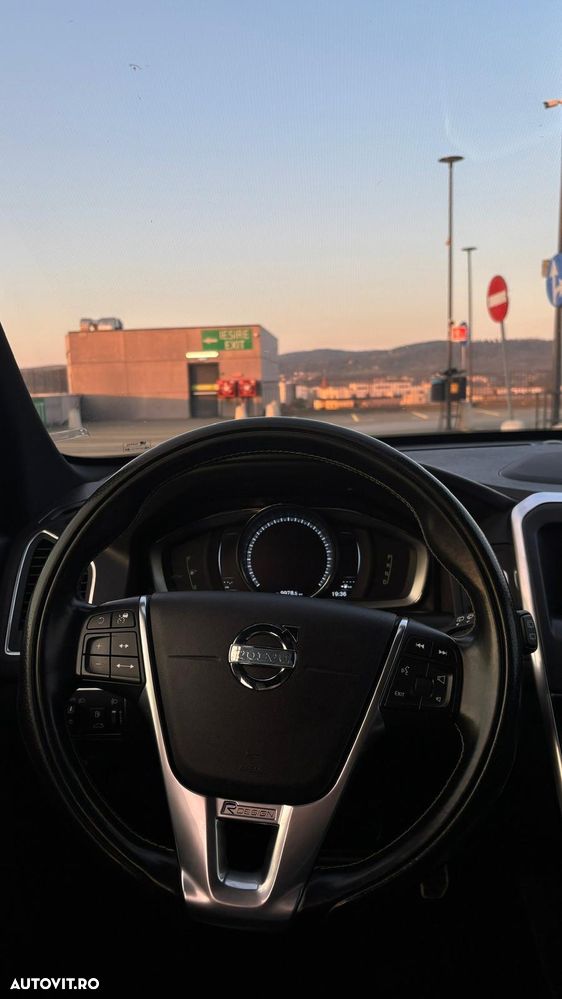 Volvo XC 60 D5AWD R-Design - 8
