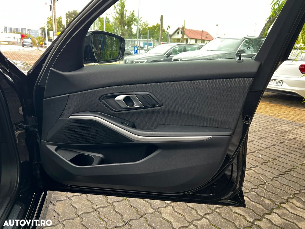 BMW Seria 3 318i AT - 38