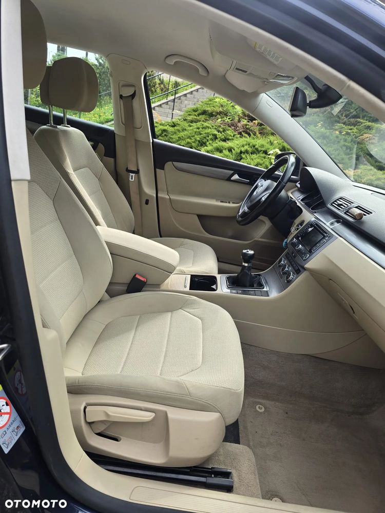 Volkswagen Passat 1.6 TDI BlueMotion Technology Comfortline - 14