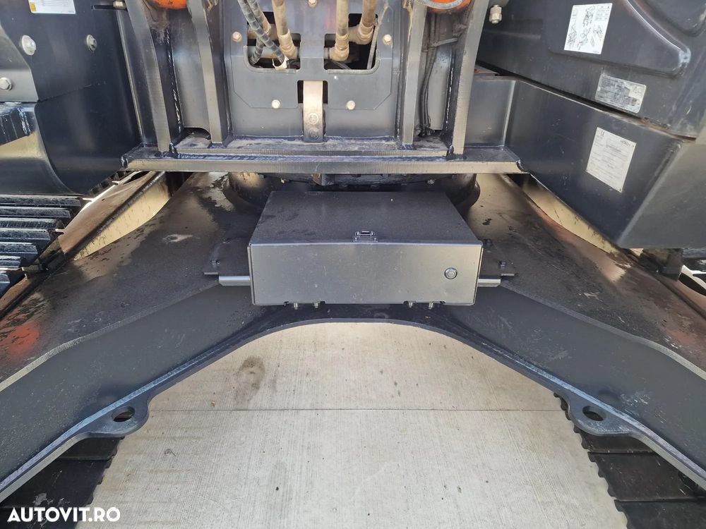 Hitachi ZX225-6, 26,2t, 2021, 2.976h, COMPACT. CUPLA RAPIDA, cupa NOUA, camera spate si laterale, lant 90% ok doar 300h mars, consum mediu 11l/h, ad sapare 7m, motor Isuzu, produs in JAPONIA, revizia efectuata, scaun cu incalzire,CA NOU, PROMOTIE 113.900 EUR - 9