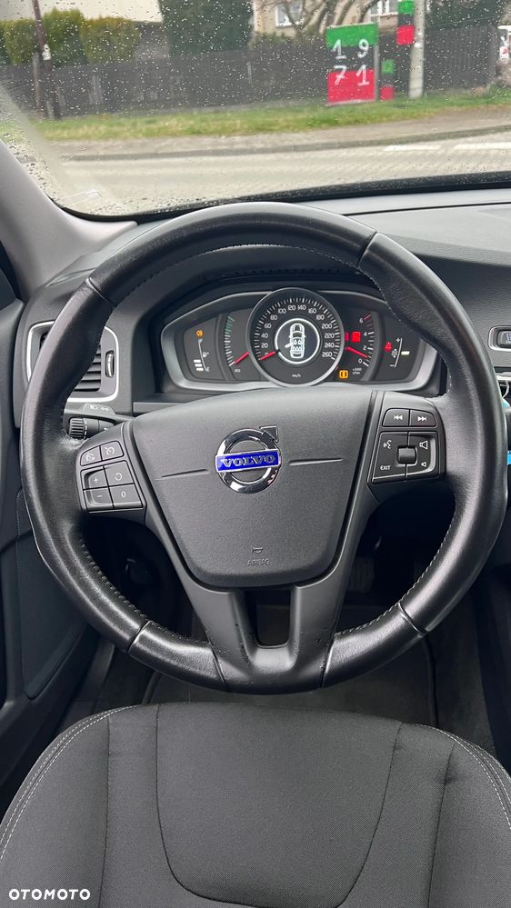 Volvo V60 D2 Momentum - 26