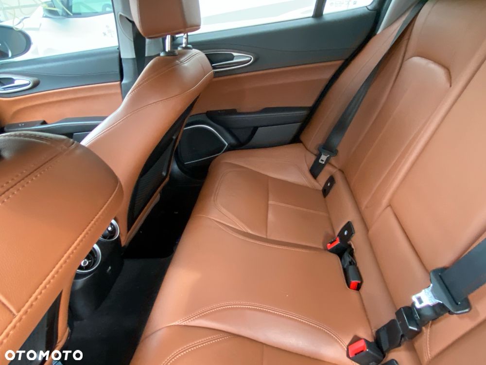 Alfa Romeo Giulia - 12