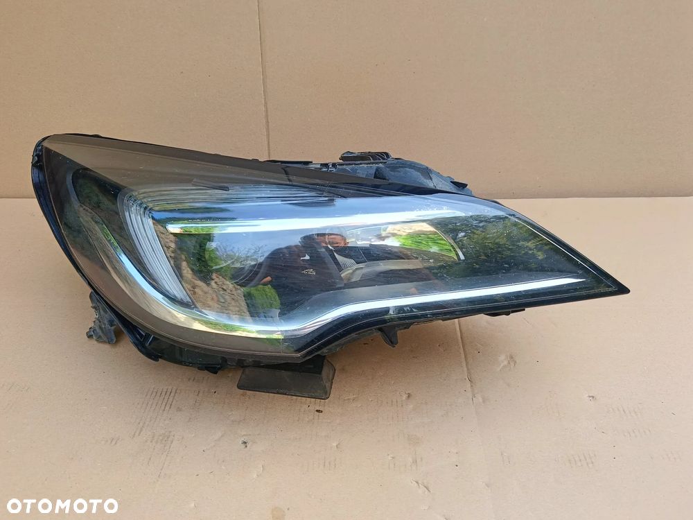 Lampa przednia prawa LED Opel Astra V 5 K oryg 39047199 - 1