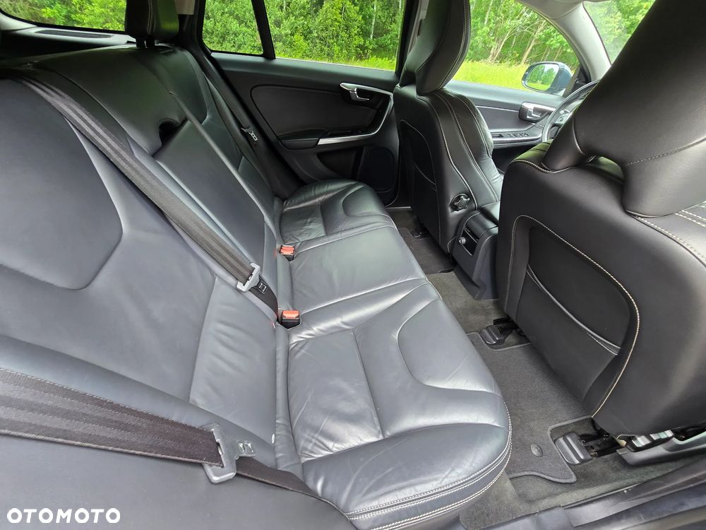 Volvo V60 D6 AWD Plug-in Hybrid Summum - 7