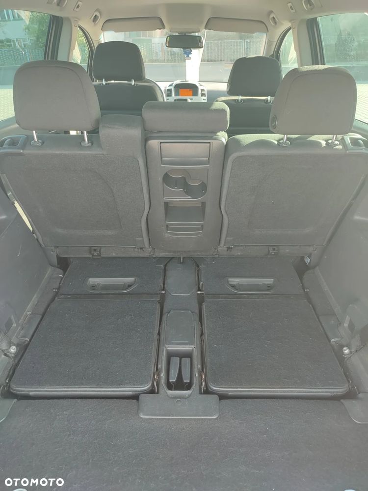 Opel Zafira - 10